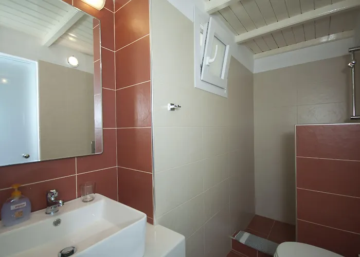 Asimina بيت ضيافة تورلوس